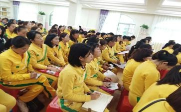 小班保育员学期总结6篇