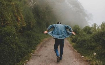 自己的路靠自己走作文6篇