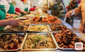 食堂月工作总结报告8篇